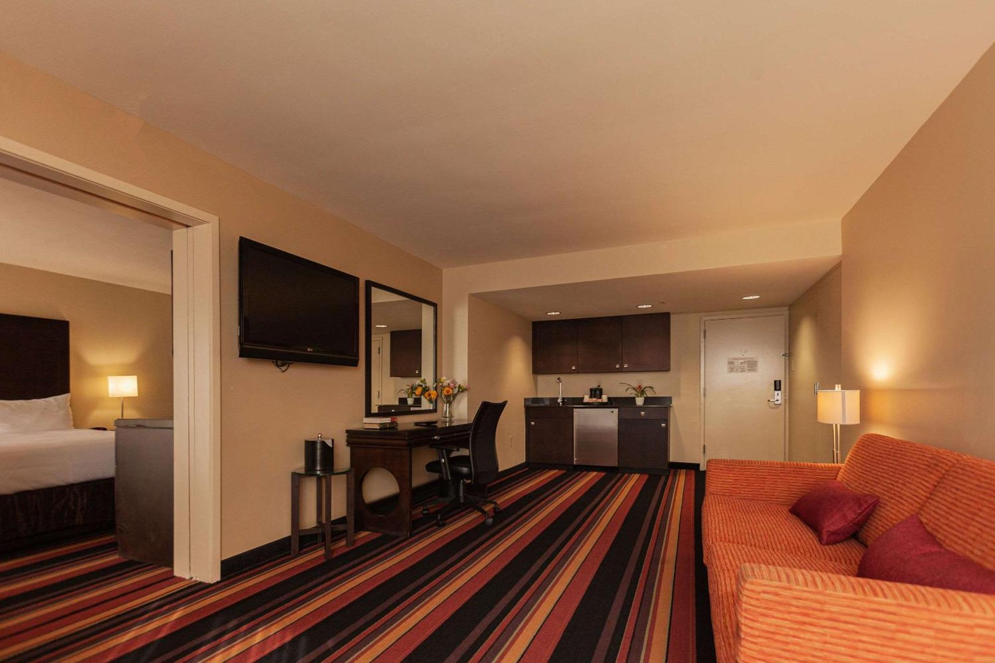 Clarion Hotel New Orleans - Airport & Conference Center Kenner Buitenkant foto
