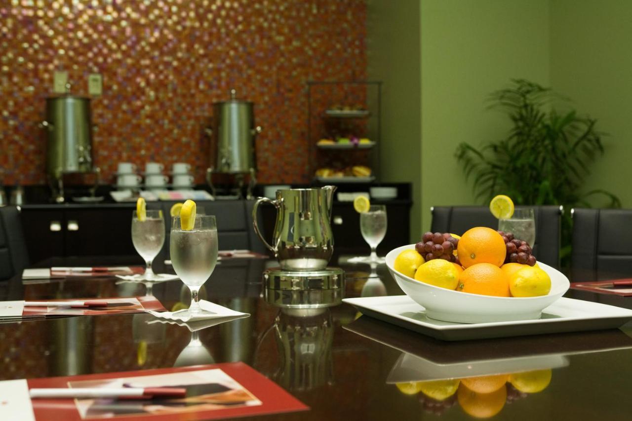 Clarion Hotel New Orleans - Airport & Conference Center Kenner Buitenkant foto